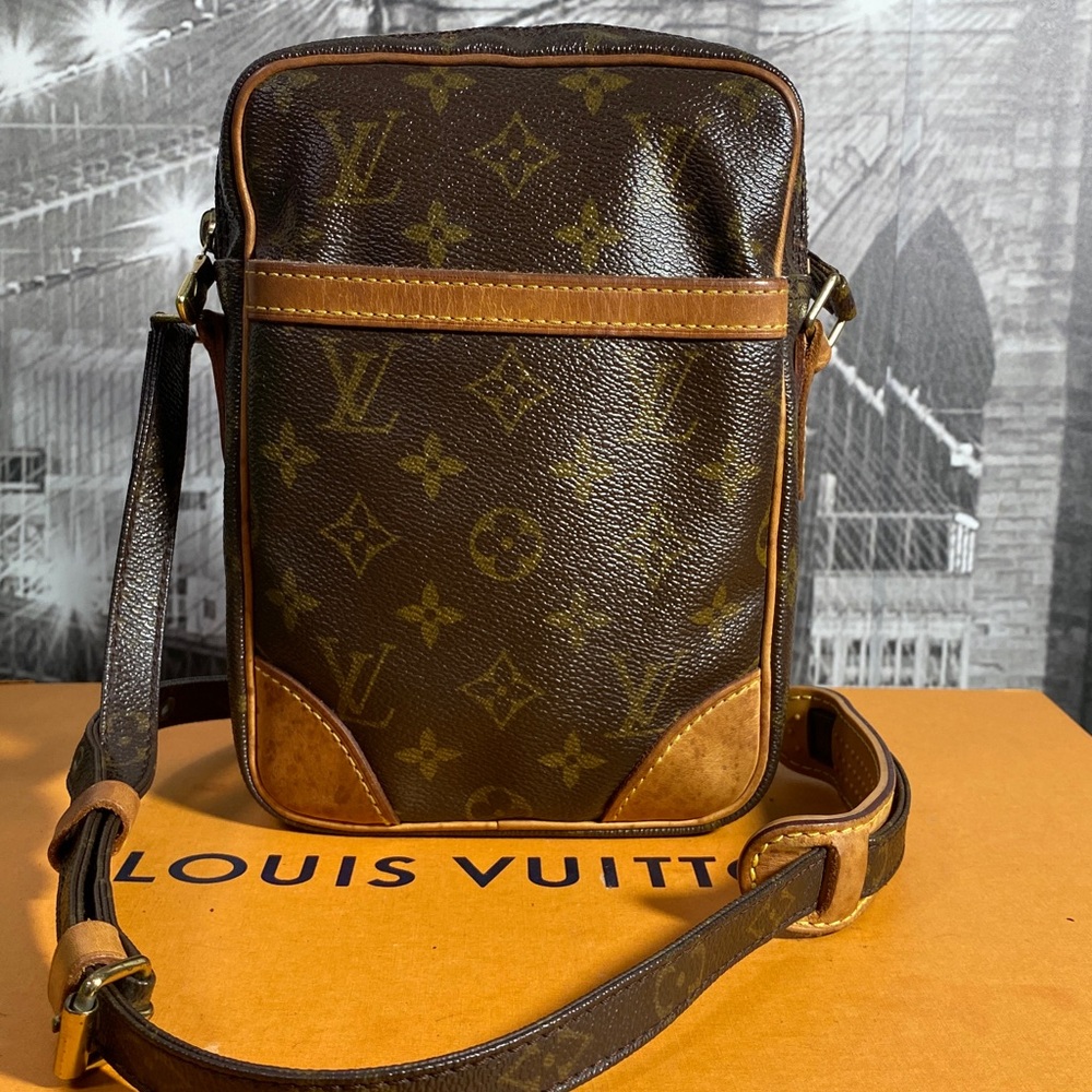 Authentic Louis Vuitton Danube Monogram Crossbody Messenger Bag - Picture 5 of 16